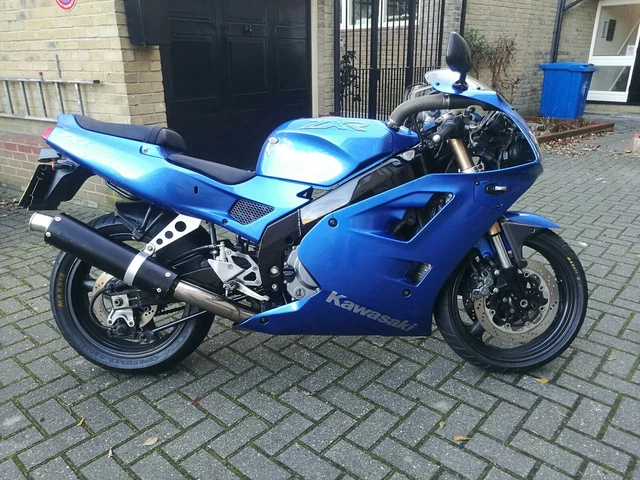 ULTRA-RARE KAWASAKI ZXR400 L1 in metallic blue gitane £1,260.00