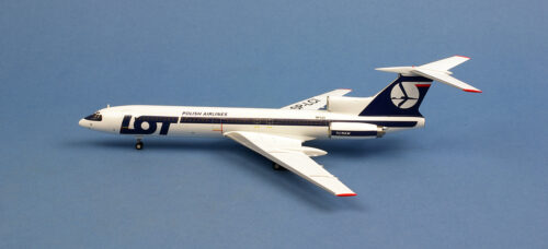 Tupolev Tu-154M Cubana CU-TI265 - Pilot's station airfield