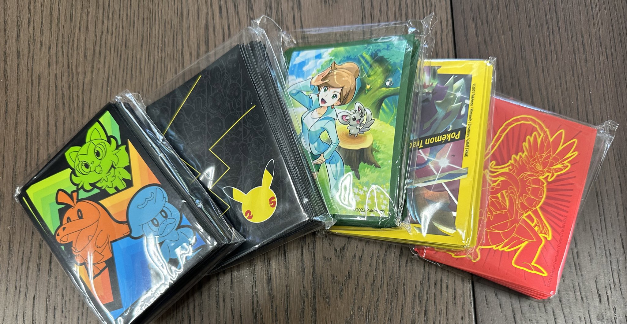 海外限定】ポケモンカードスリーブ 5個ランダムセット《エリート