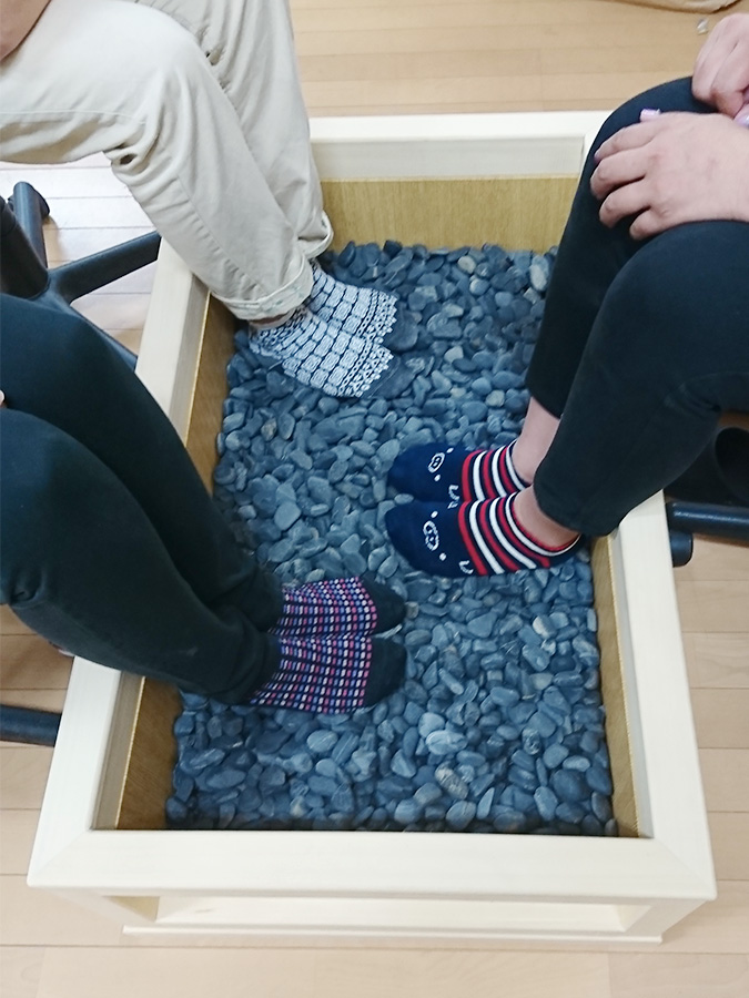 足温浴 （あしおんよく） | 株式会社ラクトは水なし足湯・岩盤浴ベッド