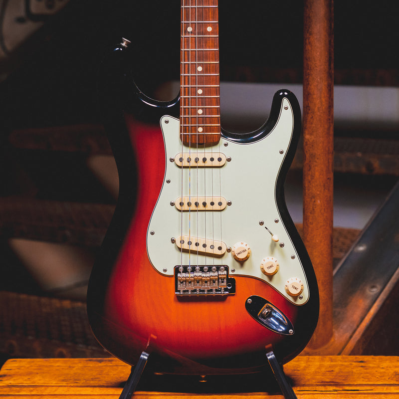 2017 Fender Classic Series '60s Stratocaster, 3-Color Sunburst w/Gig B