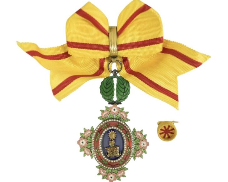 勲五等宝冠章 ｜骨董品買取 緑和堂