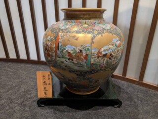 十四代 酒井田柿右衛門『錦 松竹梅文 酒器』 ｜骨董品買取 緑和堂