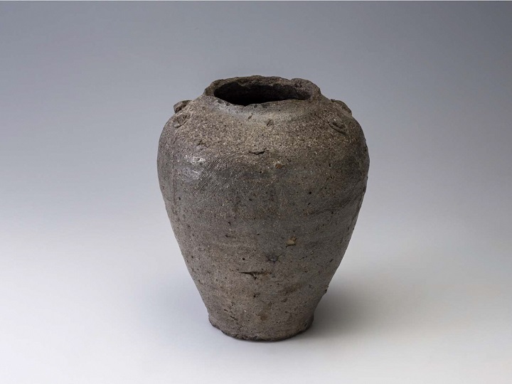 櫛目波状文双耳壺／一戸町