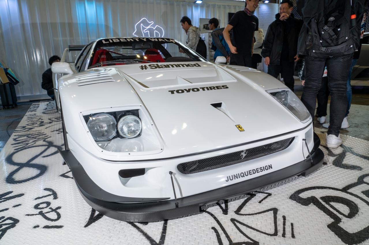 億超えマシンもフェンダーぶった斬り！リバティーウォークはF40とFD3S