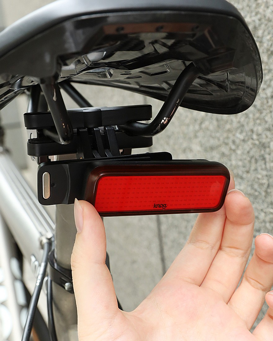 リアライトサドルマウント【BLINDER LINK SADDLE MOUNT】｜Knog（ノグ