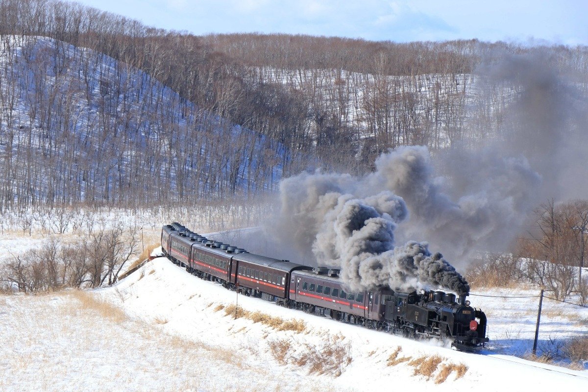 車内のぬくもりと湿原の壮大さに触れる「SL冬の湿原号」（JR北海道