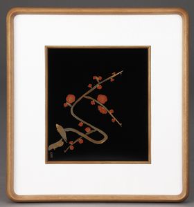 漆額 梅蒔絵は、生命の息吹を感じさせる早春の花・梅を大胆な構図で