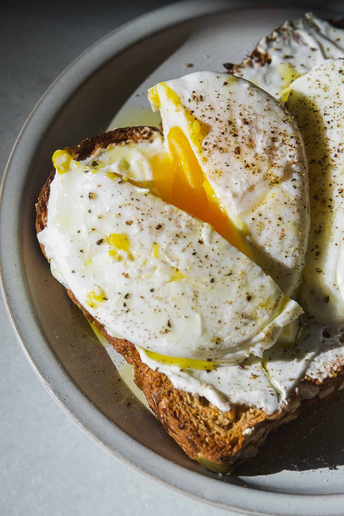 Perfect Poached Eggs - The Fit Peach