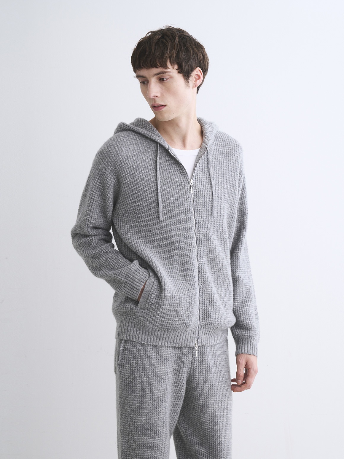 Men's cashmere zip up parka｜スリードッツ オフィシャルオンライン