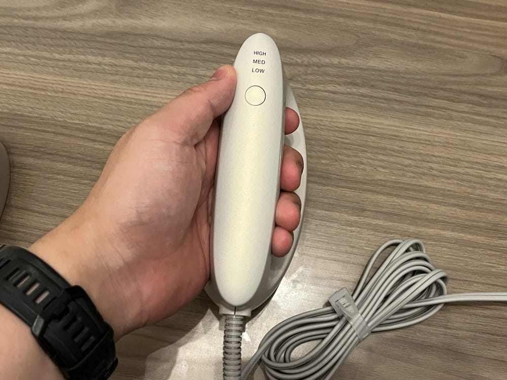 パナソニック 衣類スチーマー NI-FS70A』レビュー、大容量なのに軽量