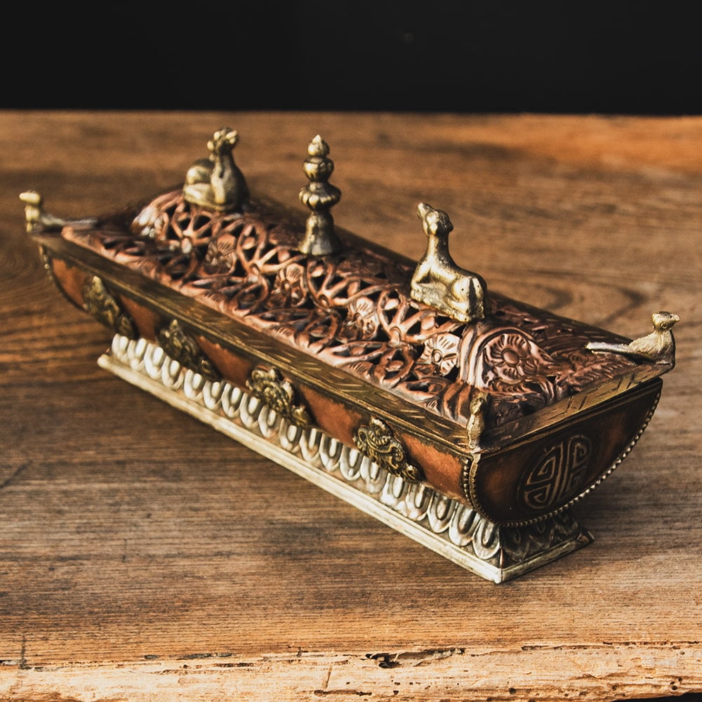 銅造り チベット香用 蓋付きお香立て 吉祥文様 【約21cm×約7.5cm】 の