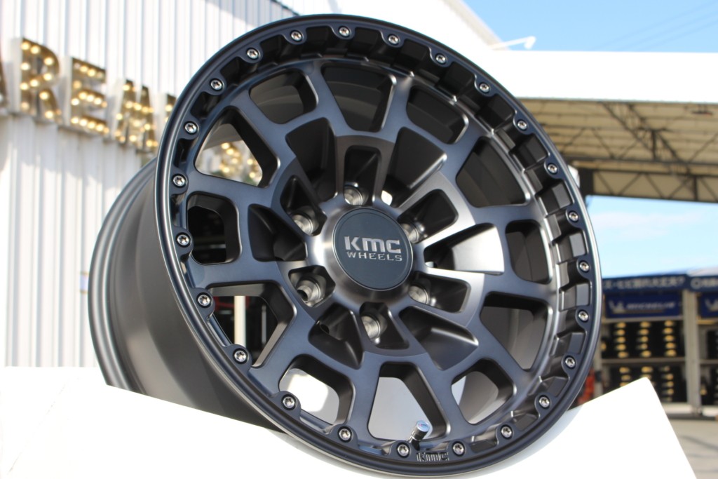 KMC KM718 SUMMIT | 株式会社タイヤスクエアミツヤ