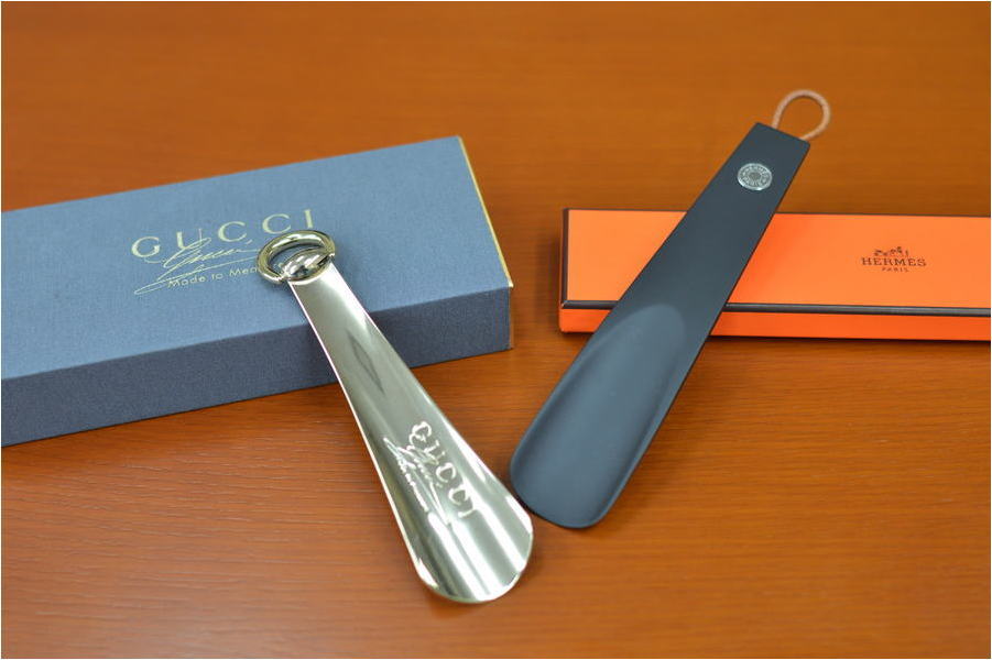 エントランスをラグジュアリーに。エルメスとグッチのシューホーン