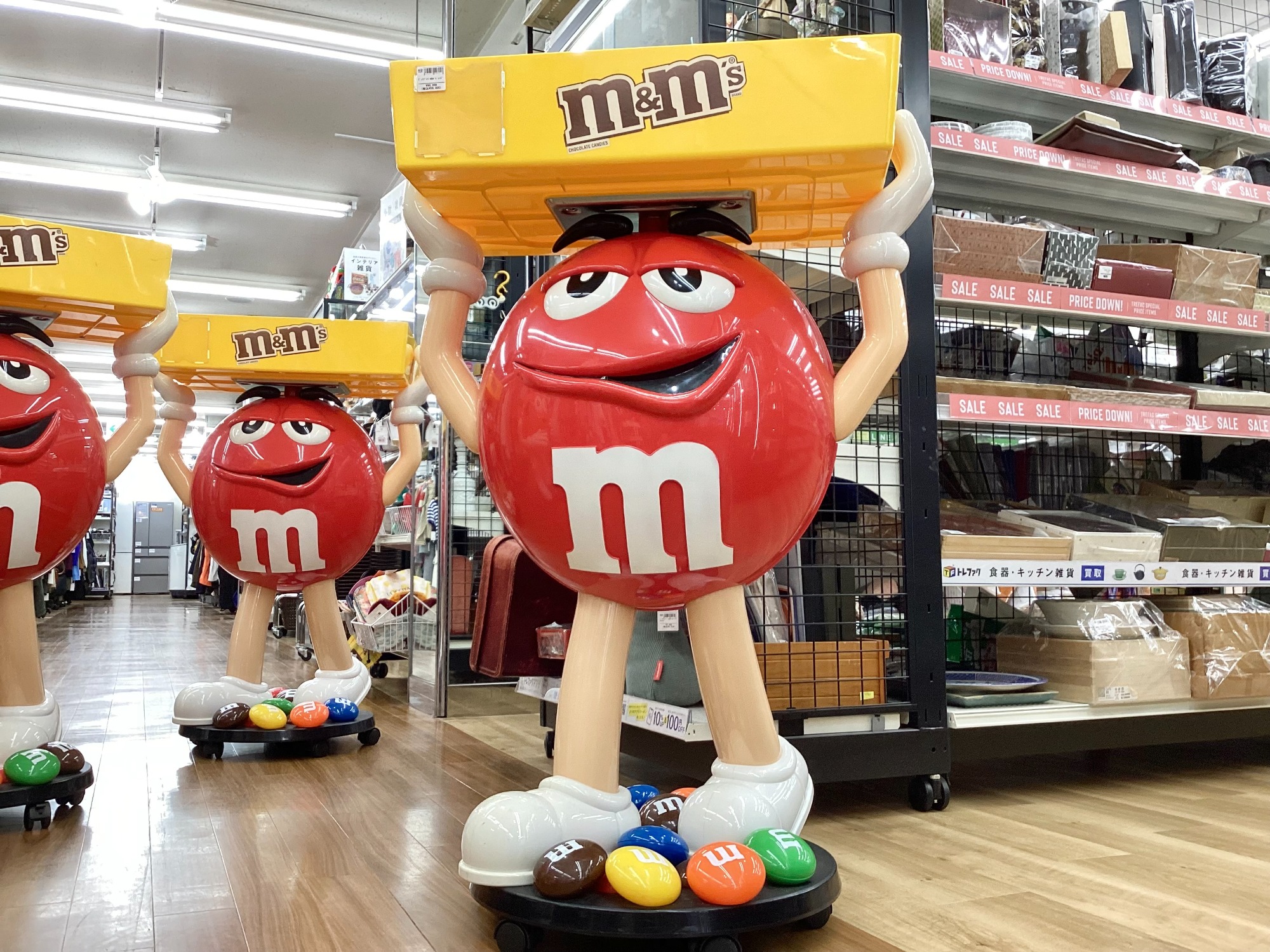 M&M's（エムアンドエムズ）】巨大ディスプレイが入荷しました
