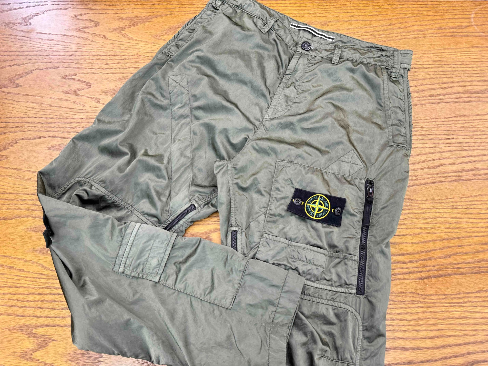 STONE ISLAND(ストーンアイランド)ナイロンカーゴパンツが入荷しました