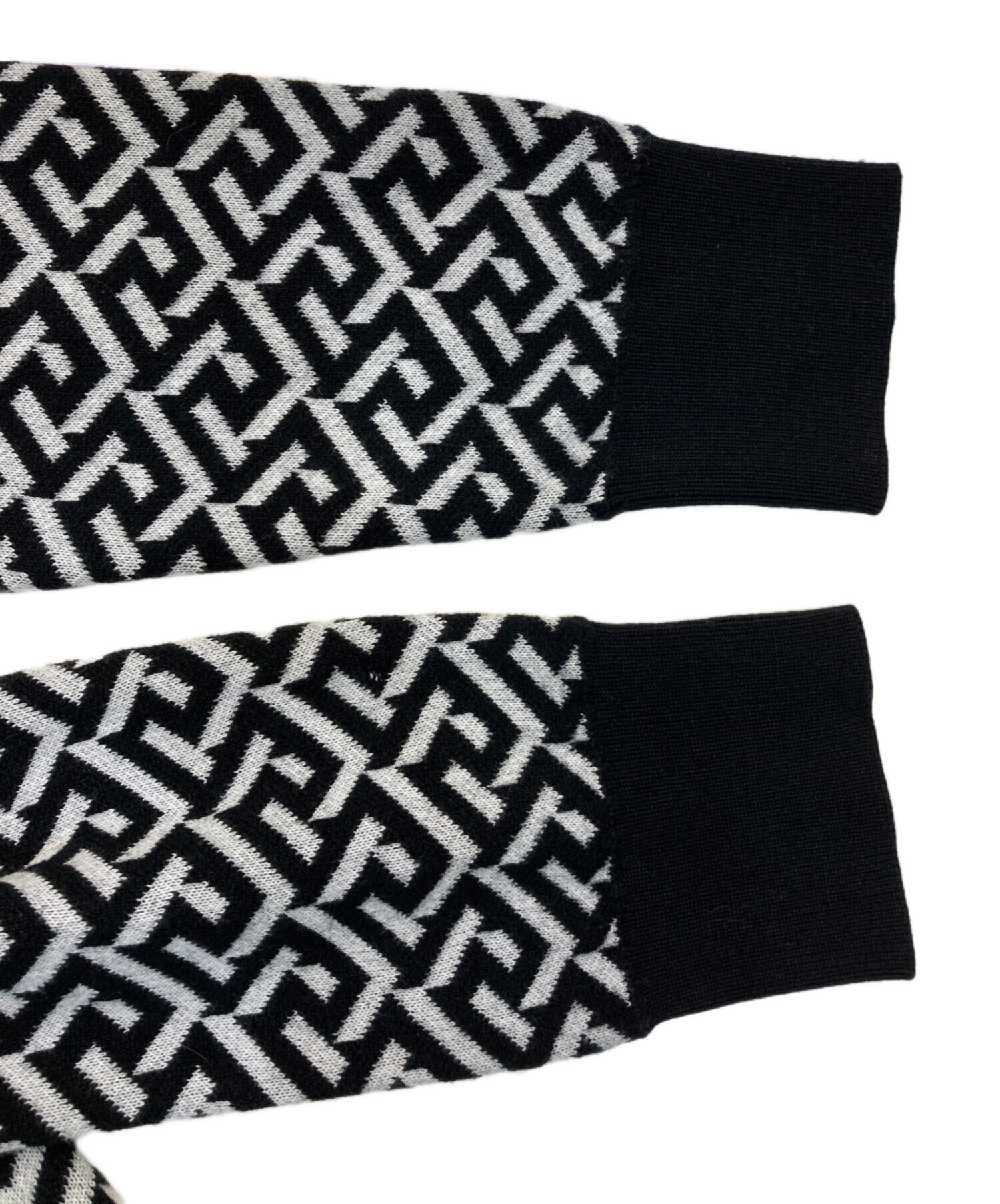 中古・古着通販】VERSACE (ヴェルサーチェ) メデューサ柄ニット