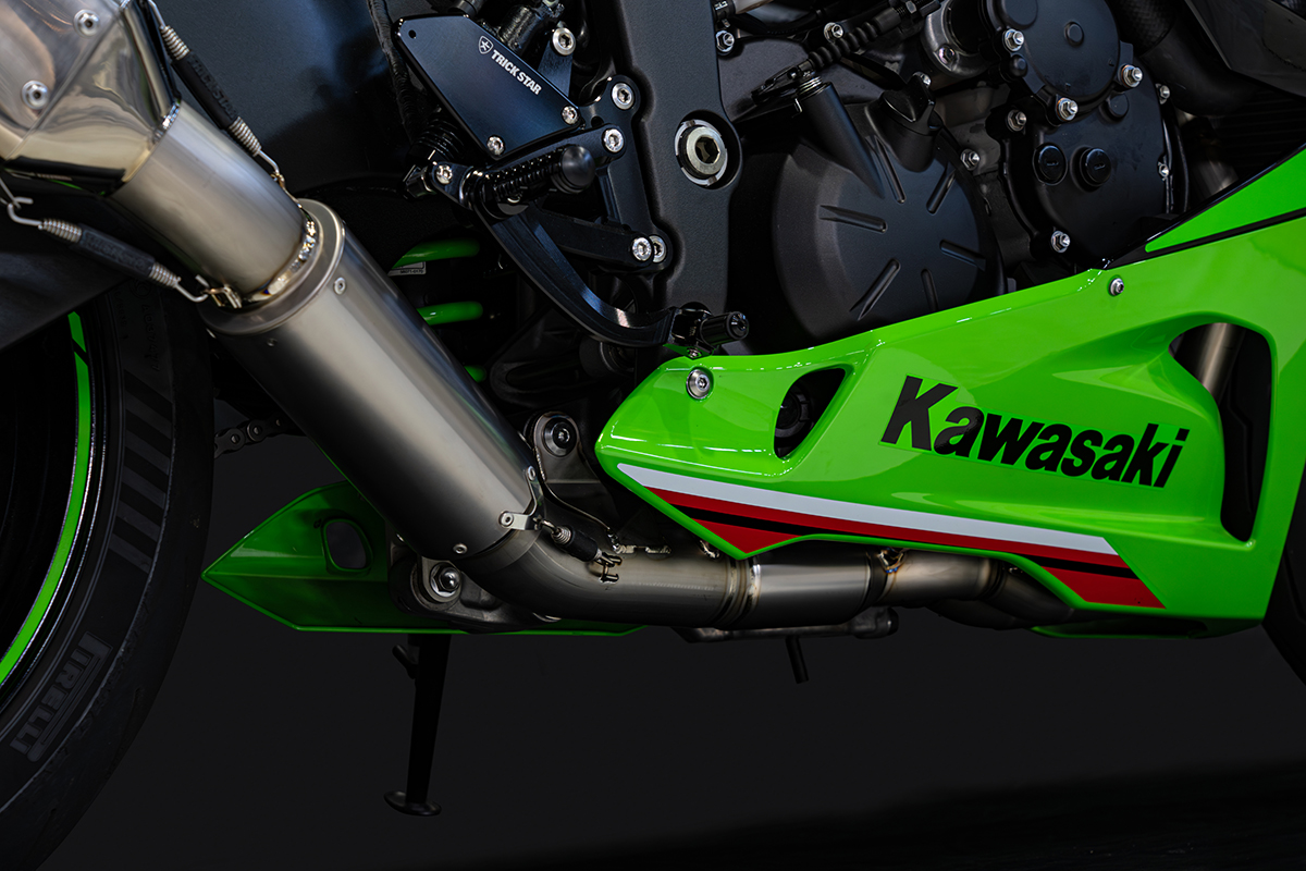 新製品情報】ZX-6R(24-)政府認証フルエキゾーストマフラーIKAZUCHI