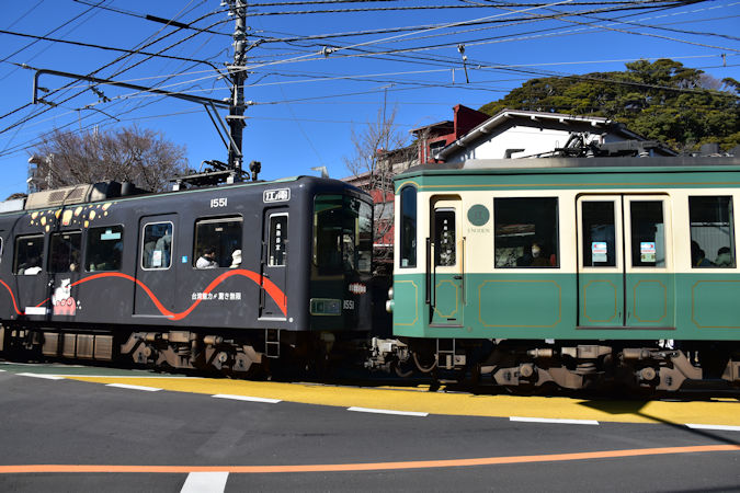 2025年2月10日 江ノ電の台湾ラッピング列車を撮影する