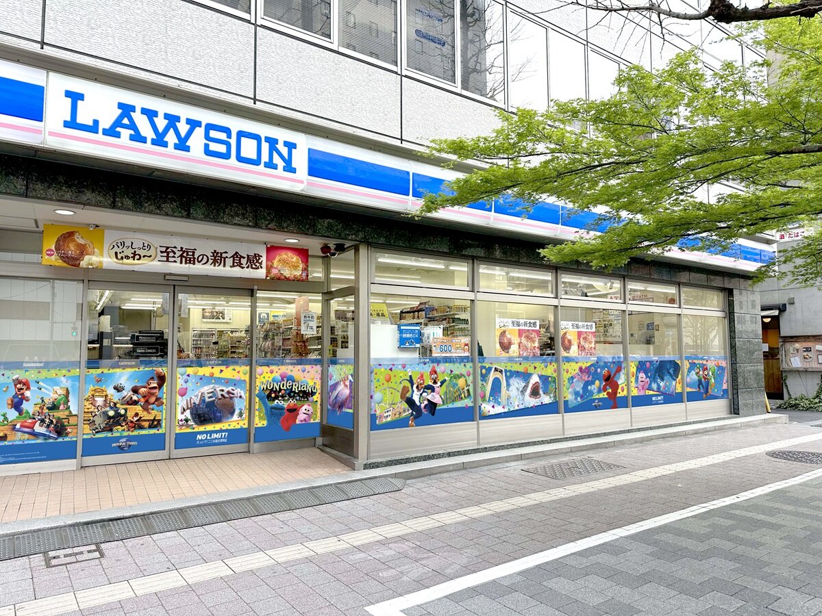 ユニバーサル・スタジオ・ジャパン×ローソン 初の特別ラッピング店舗が