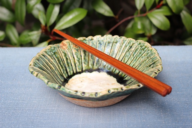 岐阜県多治見市の佐藤和次さんの織部菊紋鉢 うつわ家膳｜人気作家