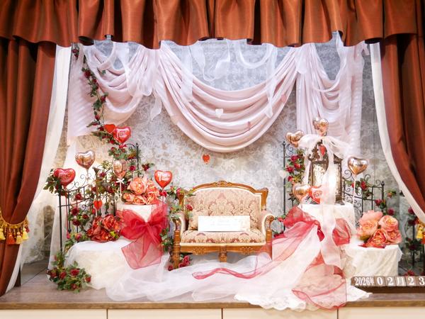 優雅に広がるスカートが魅力的な「2wayクラシカルメイドセット・ミニ