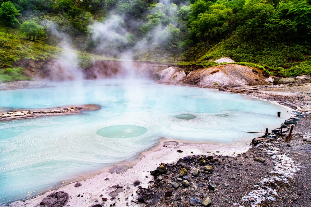 独特の香りで温泉気分を大満喫！ 北海道の硫黄泉を楽しむ｜温泉特集