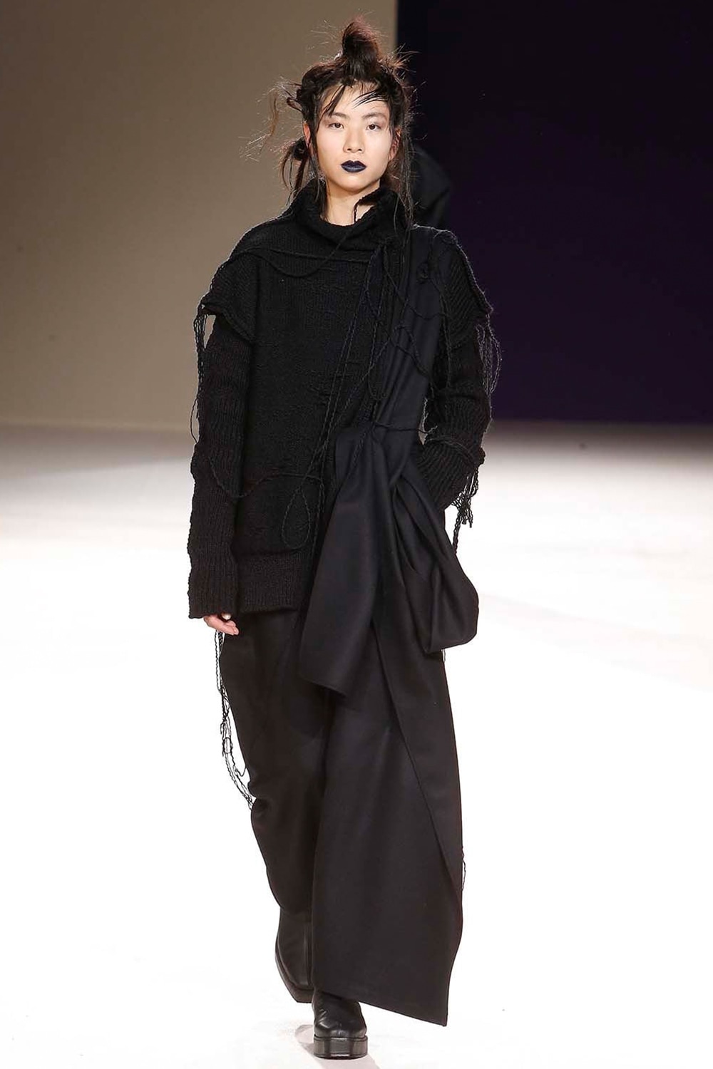 AUTUMN / WINTER 2019-20 | Yohji Yamamoto (ヨウジヤマモト) Official