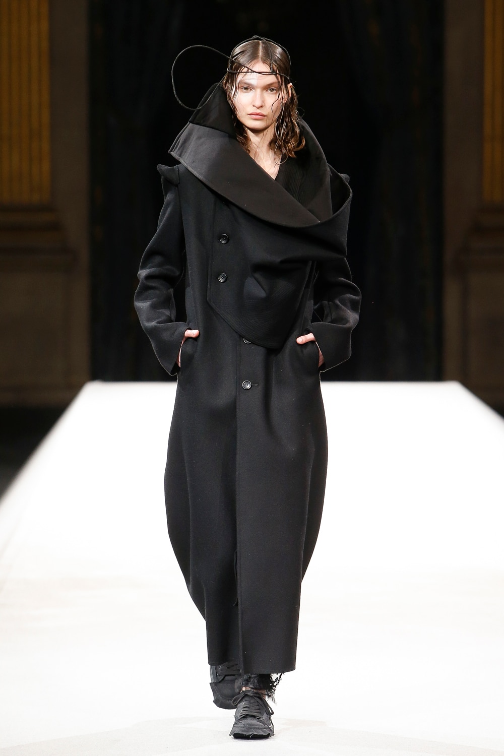 AUTUMN / WINTER 2022-23 | Yohji Yamamoto (ヨウジヤマモト) Official