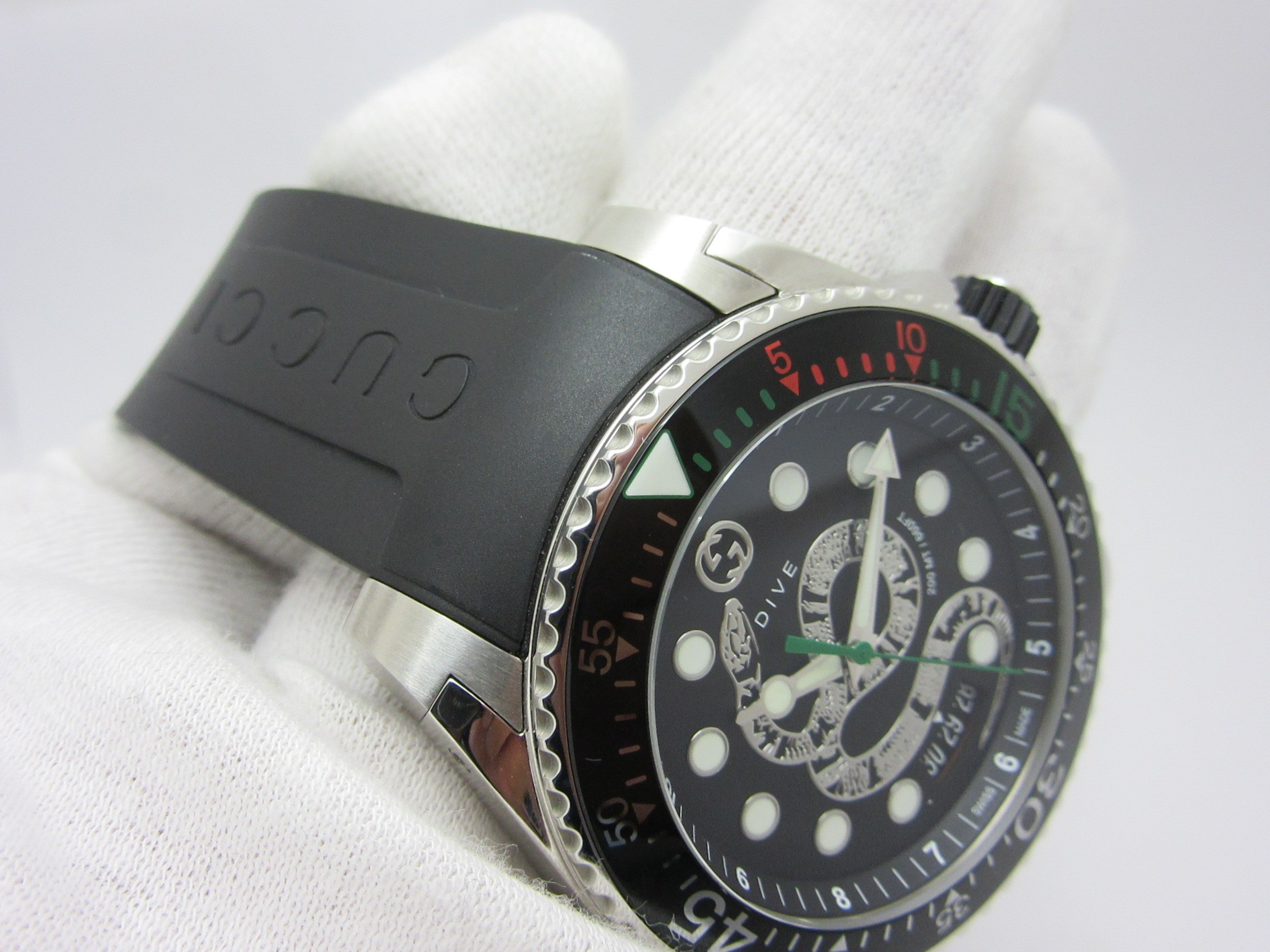 グッチ GUCCI ”ダイヴ スネイク” Ref-136.2 メンズ45mm 200m防水 QZ 取