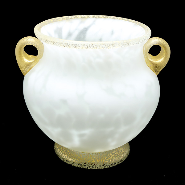 岩田久利「手吹硝子 耳付花瓶 『雪牡丹』」 | 山田書店美術部