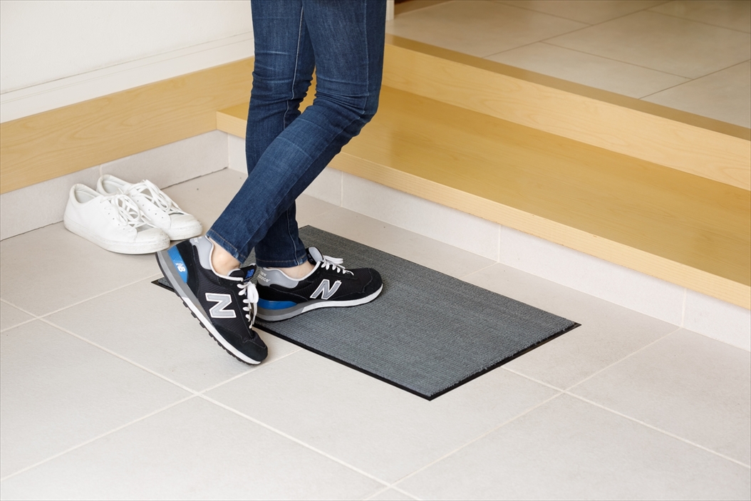 吸水マット #3 ダークグレー | 山崎産業株式会社 家庭用品事業