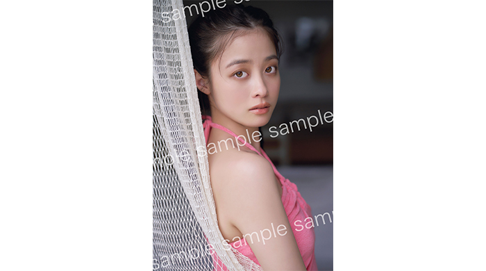 橋本環奈写真集『カレイドスコープ』（2月3日発売）から、ランダム封入