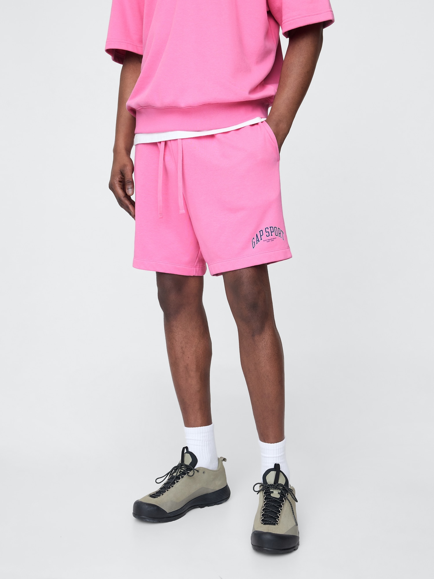 Gap公式オンラインストア | リラックス GAPグラフィック ショートパンツ