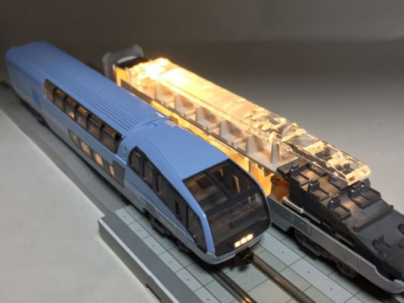 251系「スーパービュー踊り子」登場時色を弄る。その2室内灯 KATO 10