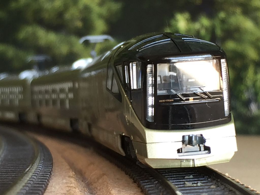 E001形 トランスイート四季島が入線しました＼(^o^)／ KATO 10-1447