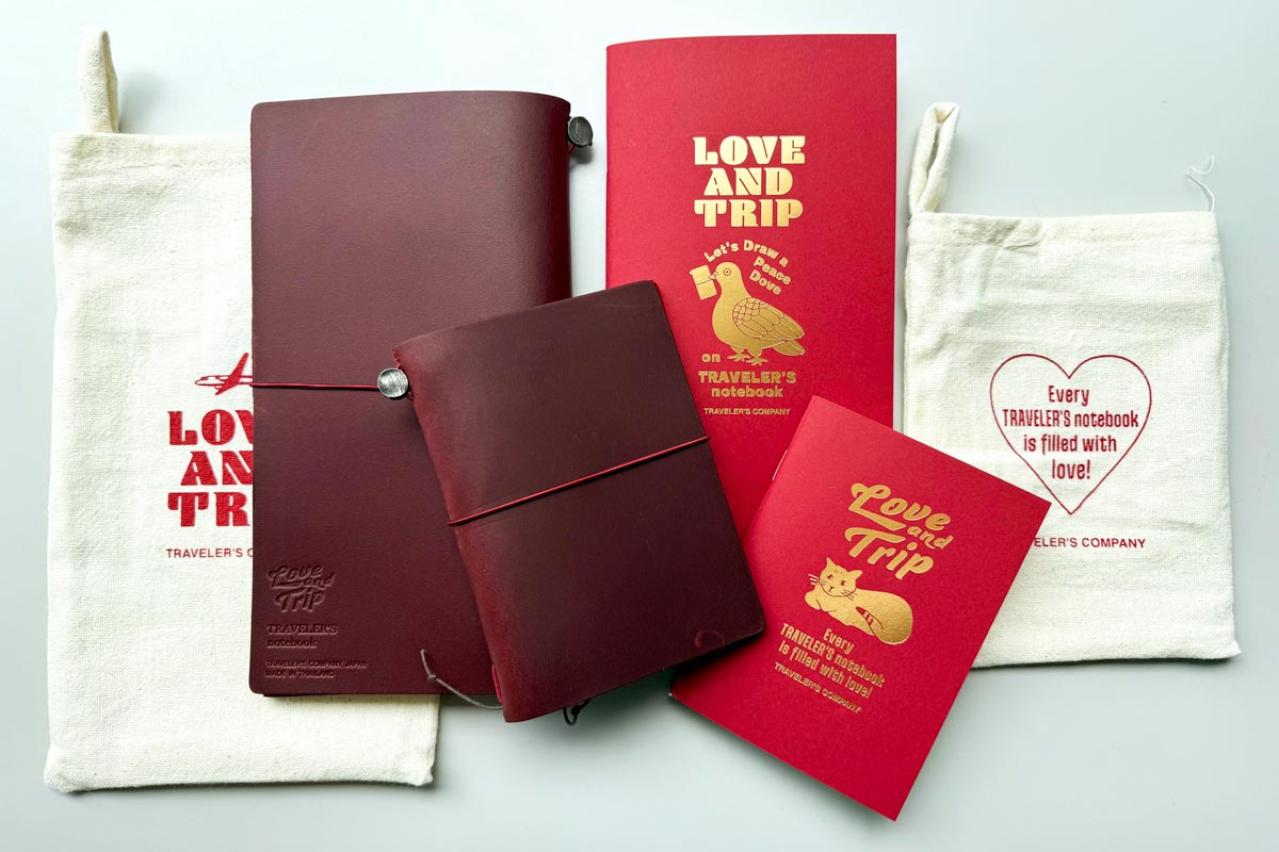 情熱の赤が旅心をくすぐる 大人気トラベラーズノート「 LOVE AND TRIP