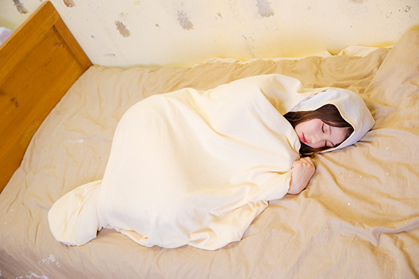 大人用おくるみが爆誕!? 赤ちゃんみたいにスヤスヤしたいあなたに…って