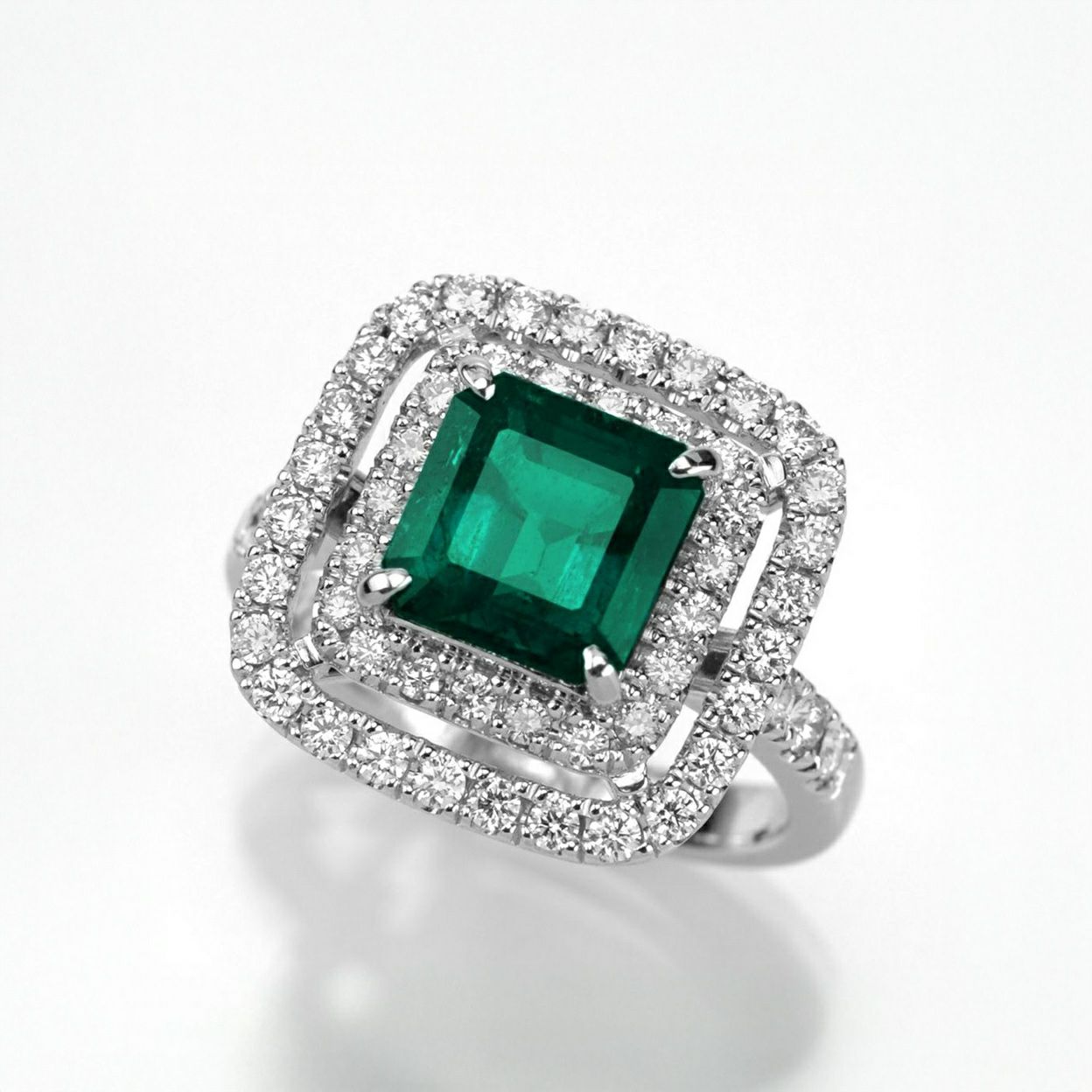 コロンビア産エメラルド2.541ctプラチナリングダイヤ0.70ct付(中央宝石