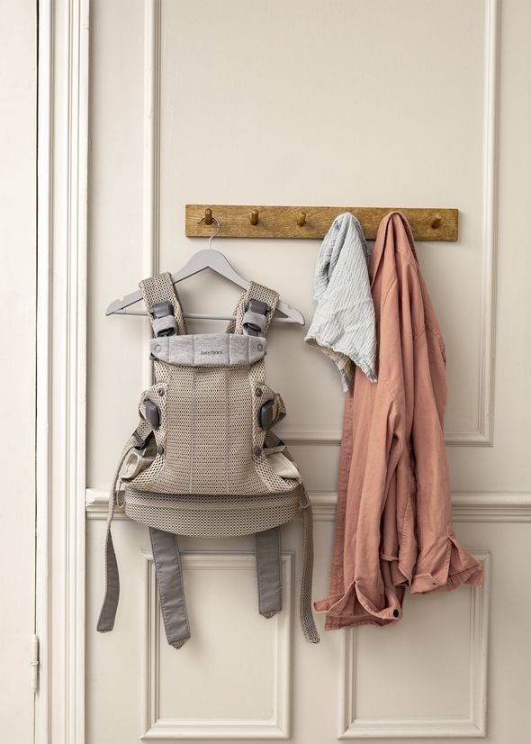 グレーベージュのベビーキャリア Harmony | ベビービョルン | BabyBjörn