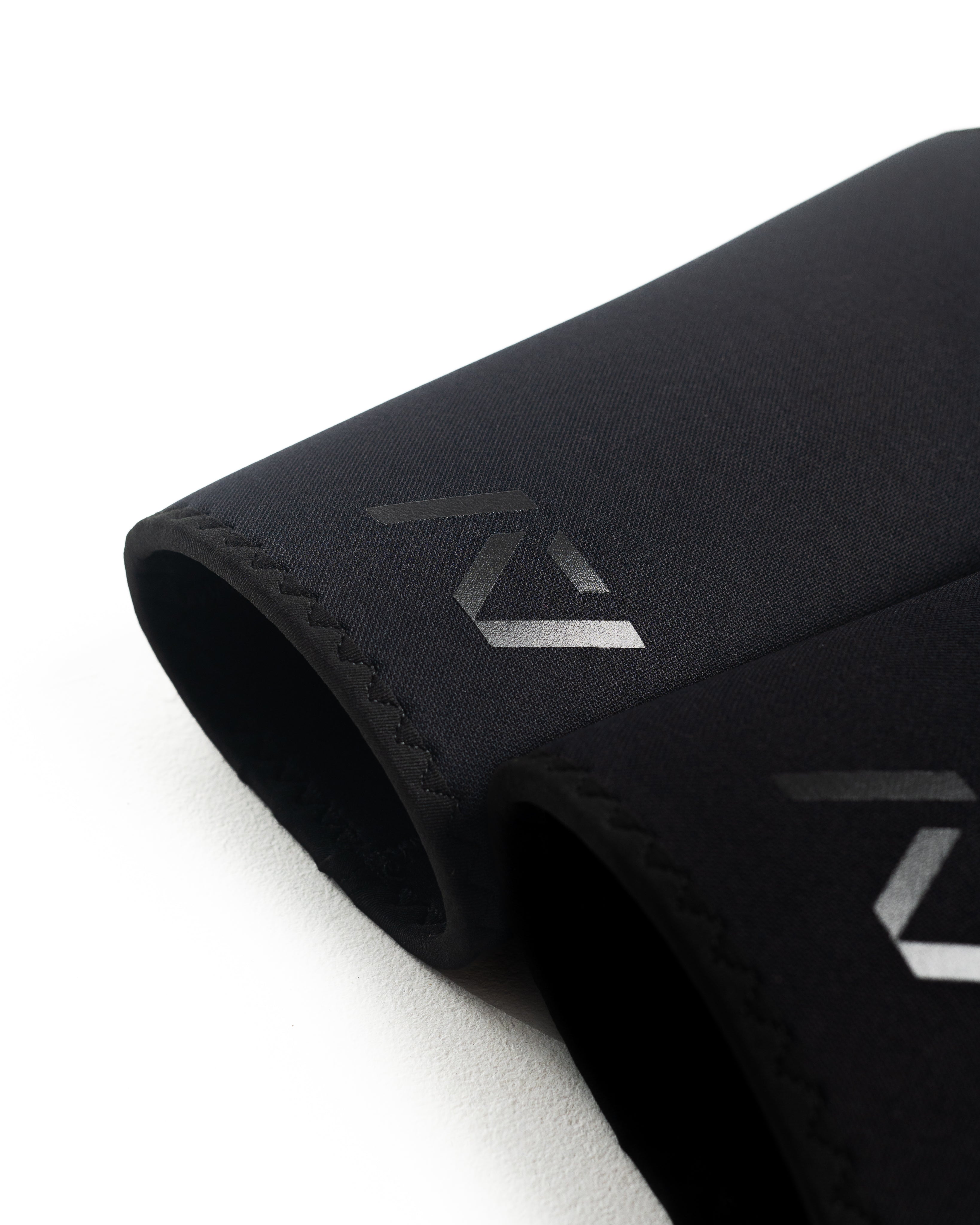 Hourglass 7mm Knee Sleeves for Squats - Stealth | A7