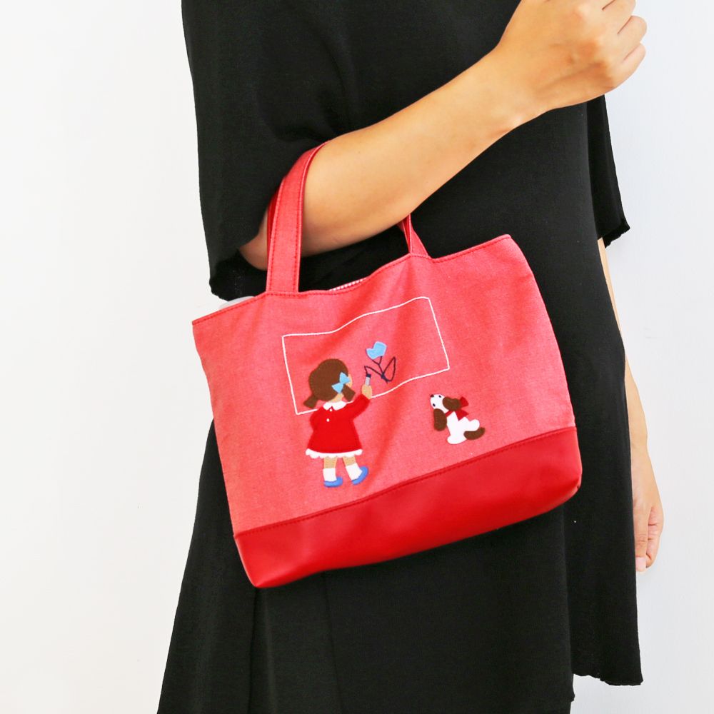 本日販売開始!70周年企画『デニム』のミニバッグ｜ファミリア