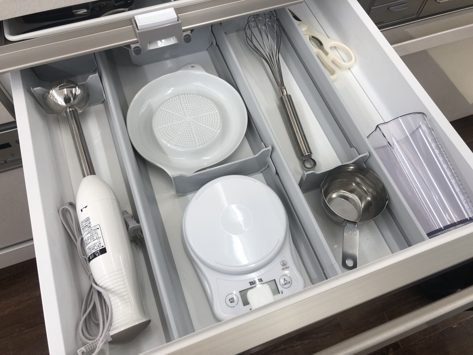 タカラスタンダードの「間仕切り名人」で、収納物に合わせて自由な