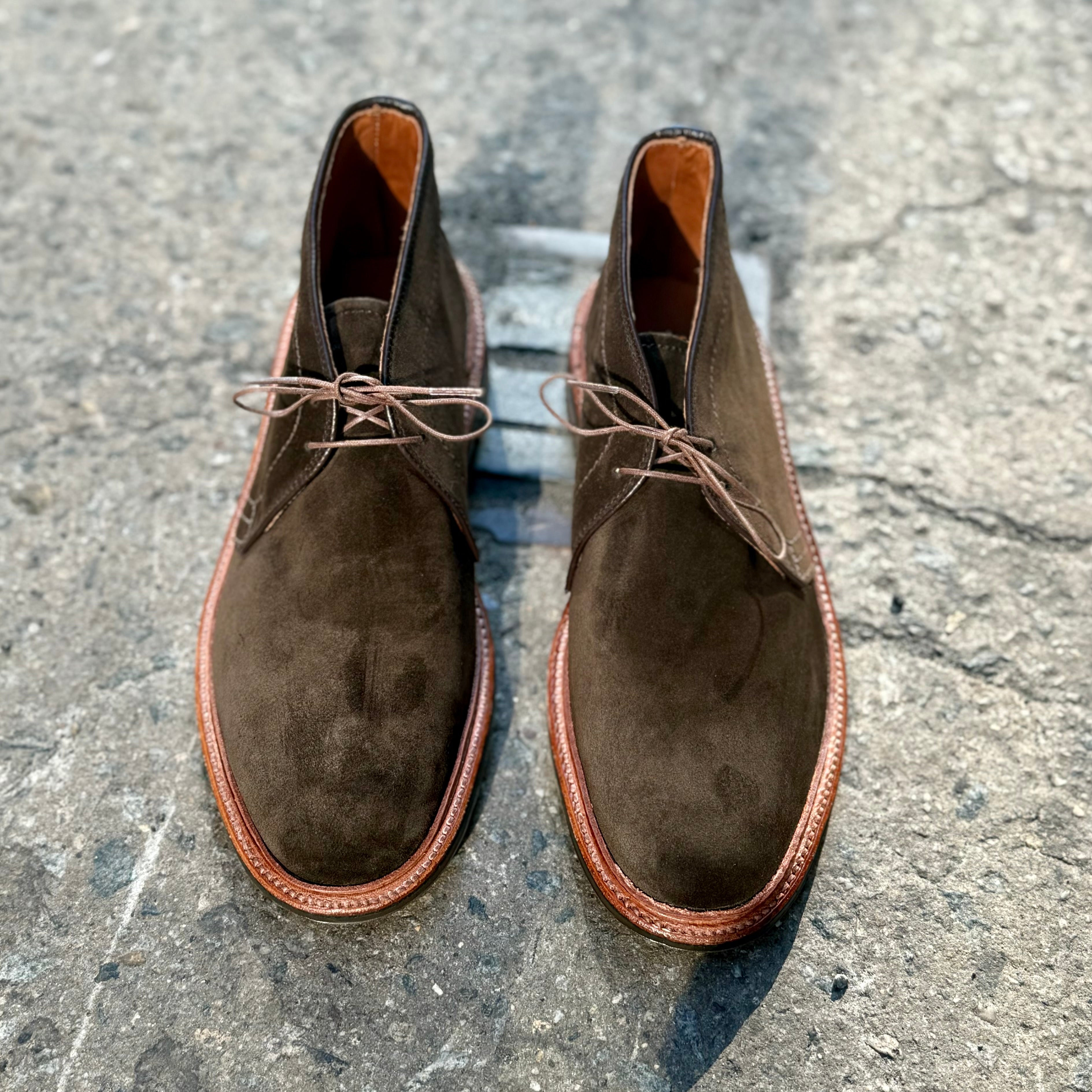 D1712L - Chukka Boot with L3 Sole in Loden Suede – ALDEN SHOES