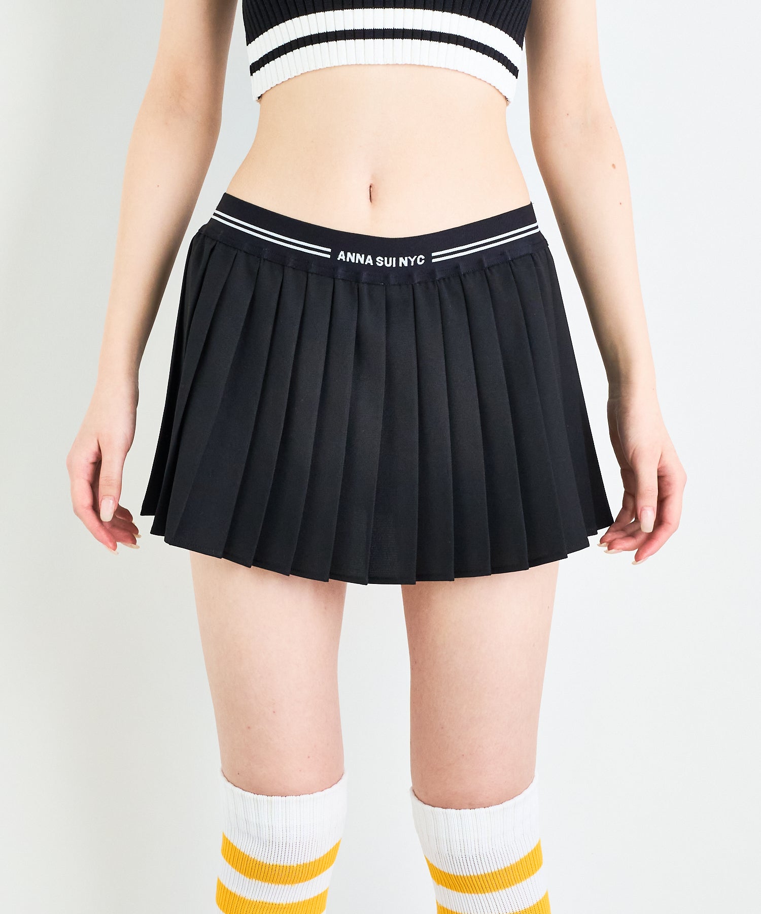 NYC”ロゴバンドインナーパンツプリーツミニスカート – ANNA SUI NYC