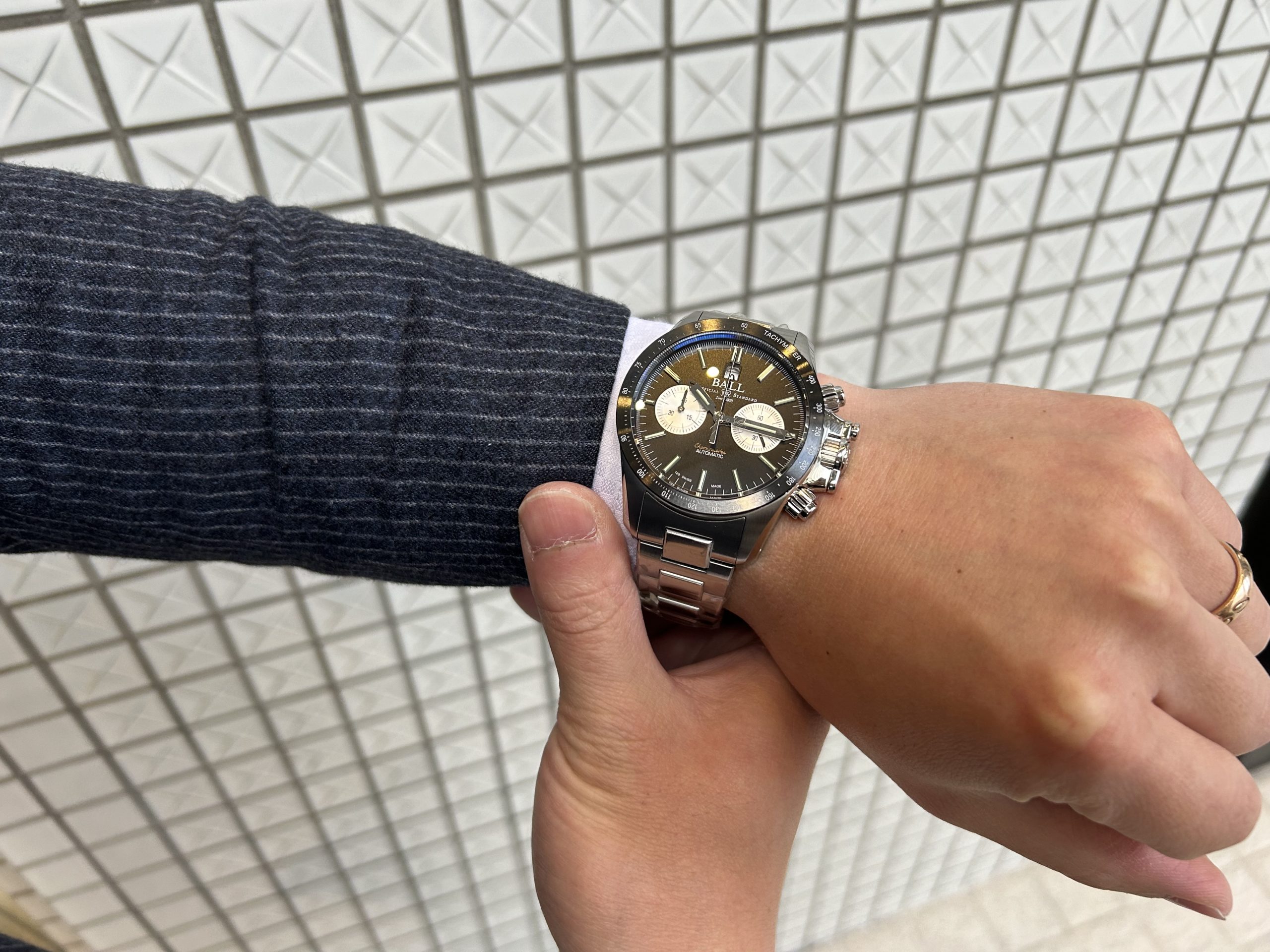 ヴィンテージの魅力が蘇る！タキメーター・スケール付きツーカウンター