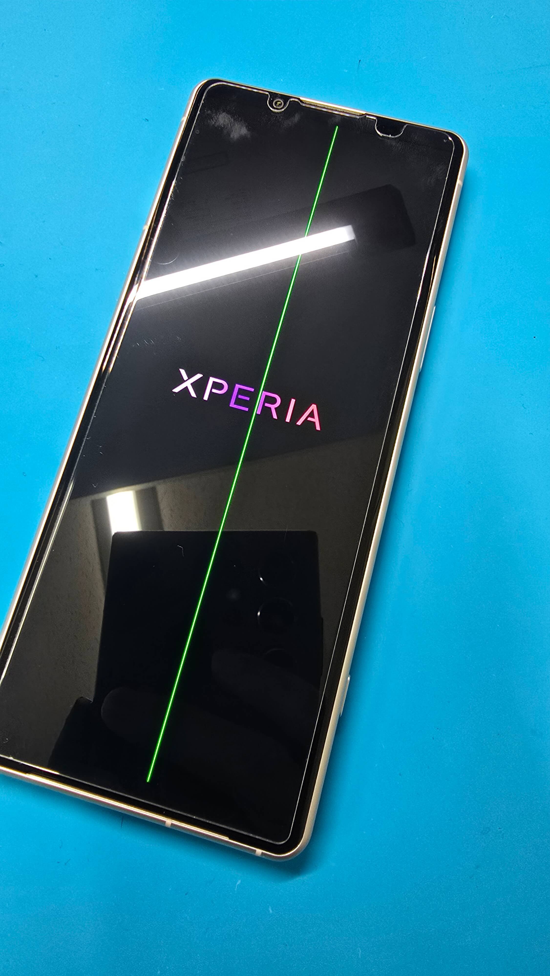 Xperia 5 IV】画面に緑の線が…表示不良も即日修理対応！ | Xperia
