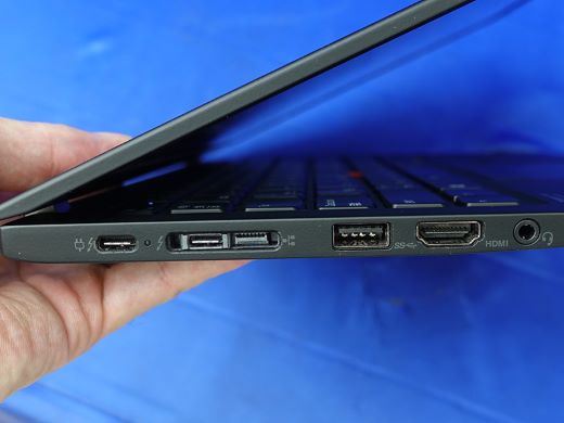 16GBメモリ仕様の「ThinkPad X1 Carbon 7th Gen」が44,800円
