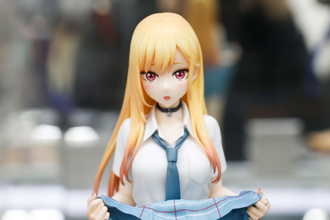 特別企画】テレながらスカートをめくる姿がかわいい！「その着せ替え