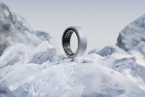 Oura Ring、新色ブラッシュドチタン ベルベットのような手触り